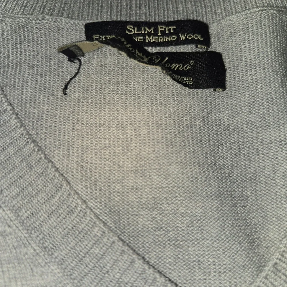 Pronto Uomo Men's Slim Fit Extra Fine Merino Wool V-Neck Sweater Grey L Flawed